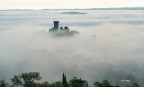 Torre del Brunelleschi avvolta nella nebbia..