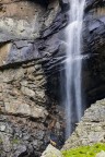 Lo stambecco e la cascata Lo stambecco e la cascata