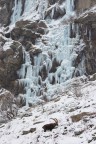 Lo stambecco e la cascata ghiacciata Lo stambecco e la cascata ghiacciata