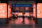 Ero, come un bambino, attratto dai giochi di luce della stazione quando il ragazzo, entrato nell'inquadratura, decide di regalarmi un bellissimo sorriso.
Qualcuno dice che se il soggetto interagisce, seppur in mabiera spontanea, non  pi street. Non certo io, per...