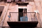"essere fuori come un balcone" "essere fuori come un balcone"