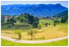 Vista dalla Contrada Sella 1100m, verso Tonezza del cimone (VI) e lo sfondo dell'Altopiano di Asiago. Luglio 2026