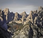 Ho visto sul forum che ci sono diversi utenti che sono appassionati di montagna come me.
Propongo questa foto dei Spalti di Toro che ho fatto diversi anni fa.