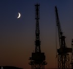 Ci ritento con una foto dell'ora blu!

Sappiatemi dire come � andata questa volta per favore.

PS sono uscito il giorno dopo alla stessa ora ''armato'' meglio, ma la luce era molto pi� bassa e la luna pi� distante! Peccato

Ciao Furyo