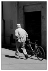 Con La Sua Bicicletta Con La Sua Bicicletta