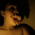 L'uomo dal fiore in bocca