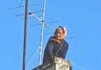 Anziana sul terrazzo. Anziana sul terrazzo.