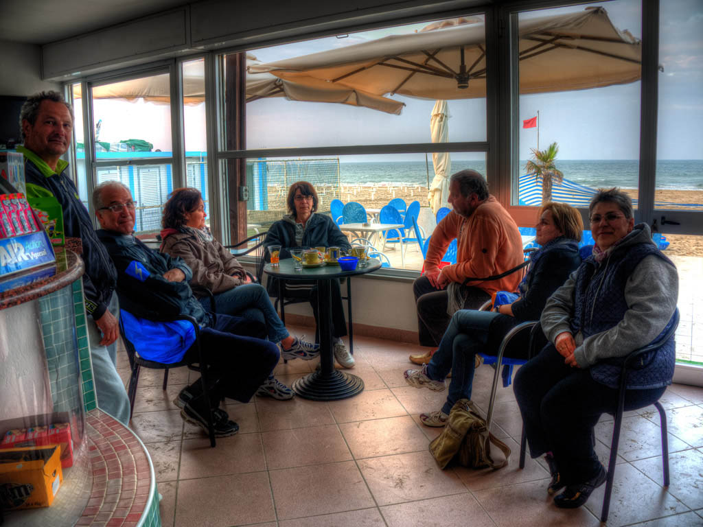 ... e li ritrovi che t'aspettano al bar...Mhah!.jpg