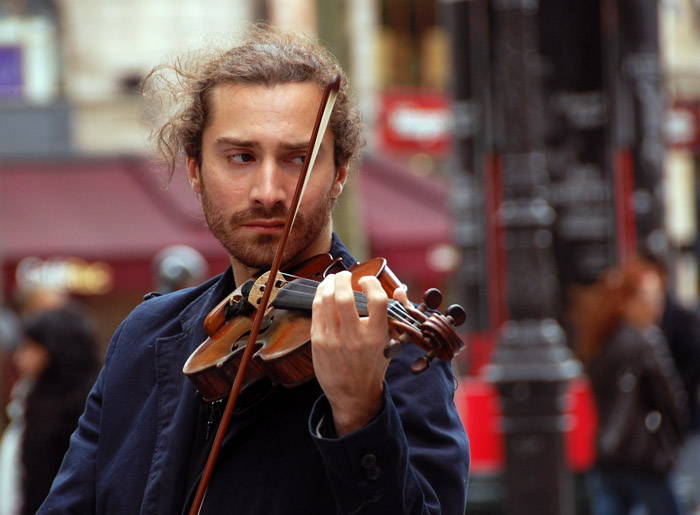 100607_violista_paris_1.jpg