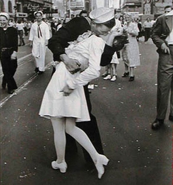 Bacio-Eisenstaed.jpg