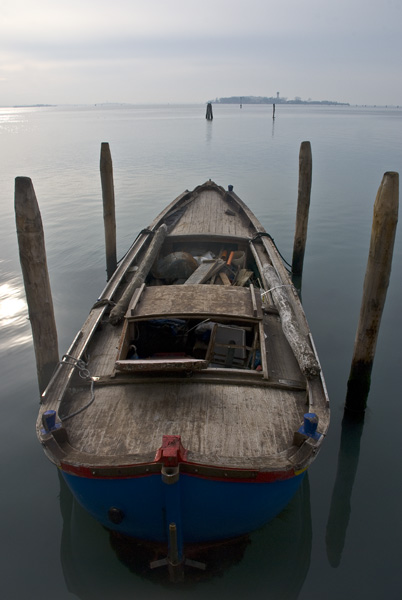 Barca in laguna_Or.jpg