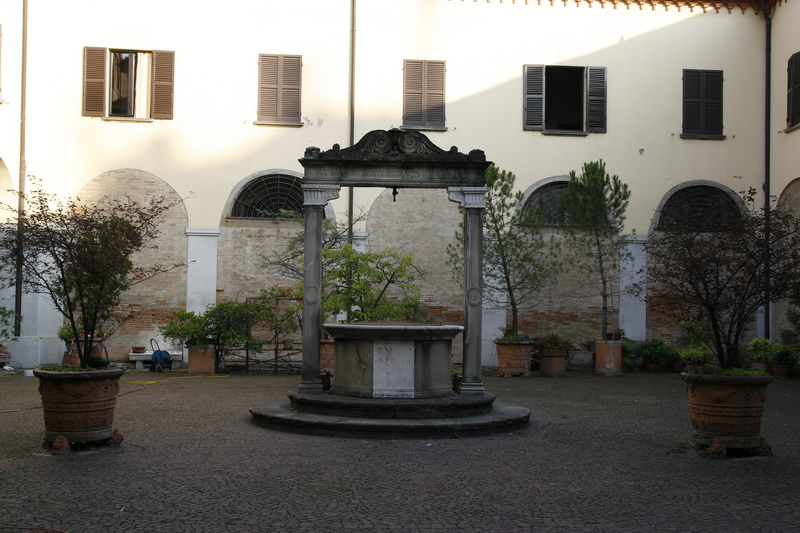 chiostro.JPG