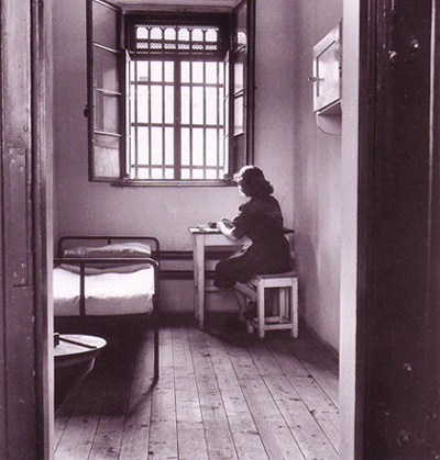 DAVID SEYMOUR prostituta in prigione Vienna 1948 one AUstri1948.JPG