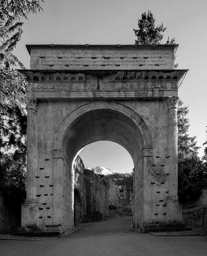 DSC_6180-81Arco di Augusto (8 a.C.)_pt21200cropB-N.jpg