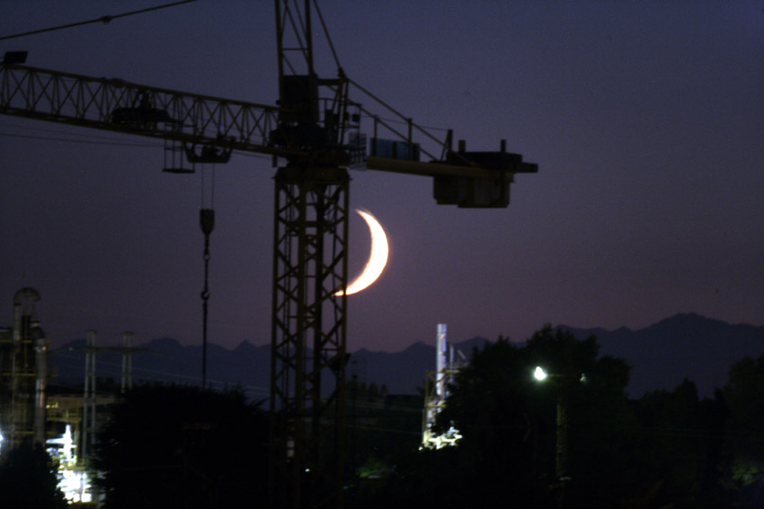 la luna ribuss�W.jpg