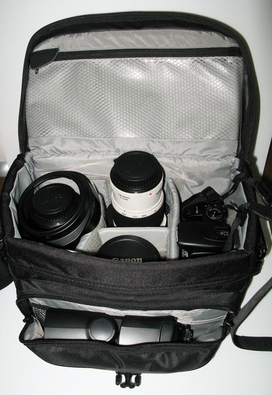 Lowepro-Nova-4-AW_int.2.jpg