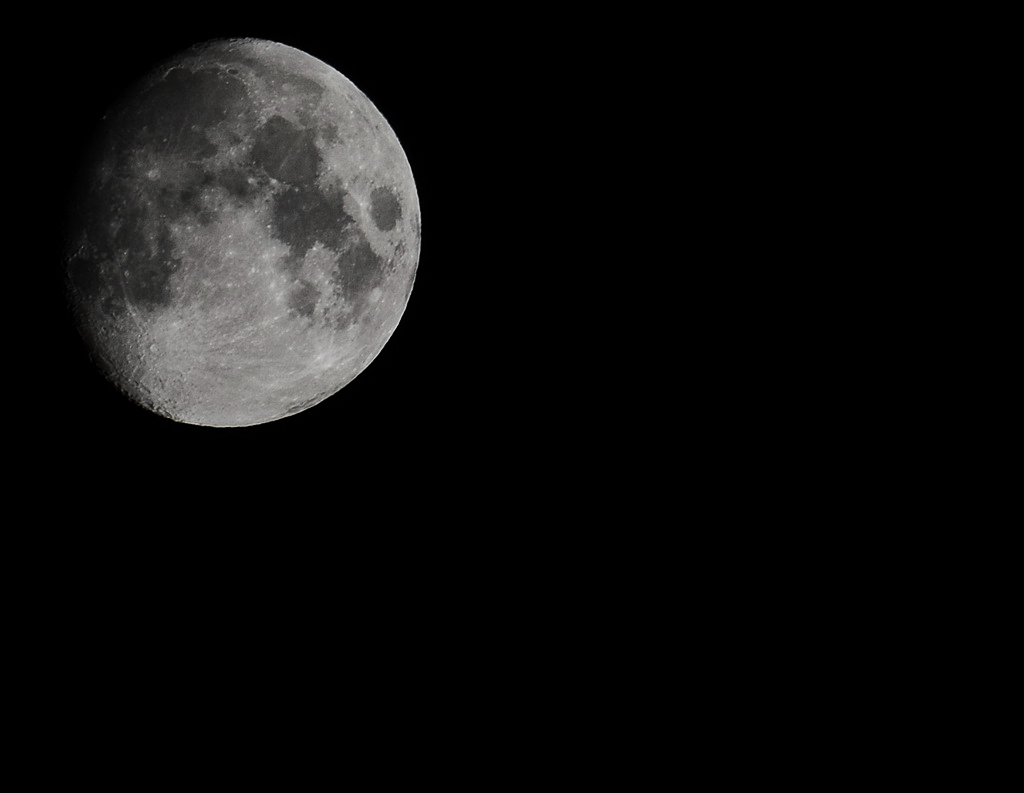 luna 4ub.jpg
