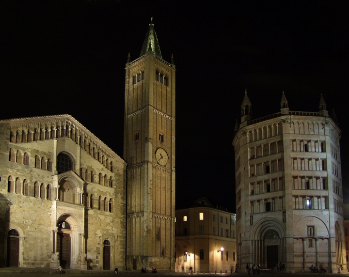 Piazza duomo.jpg