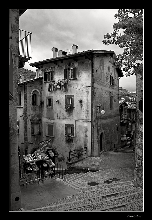 Scanno-veduta del borgo.jpg