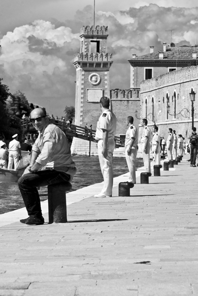 Sull'attenti INT.jpg